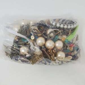 CRAFTERS LOT- Huge Lot of Broken/Missing Jewelry- 3+ pounds